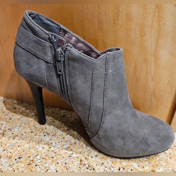 Alfani Solid Ankle Boot Size 7.5 - Picture 3 of 9